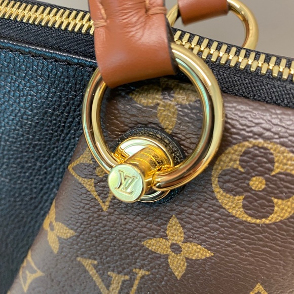 🌸SOLD🌸 Louis Vuitton V Tote MM Noir Cara - Picture 11 of 11